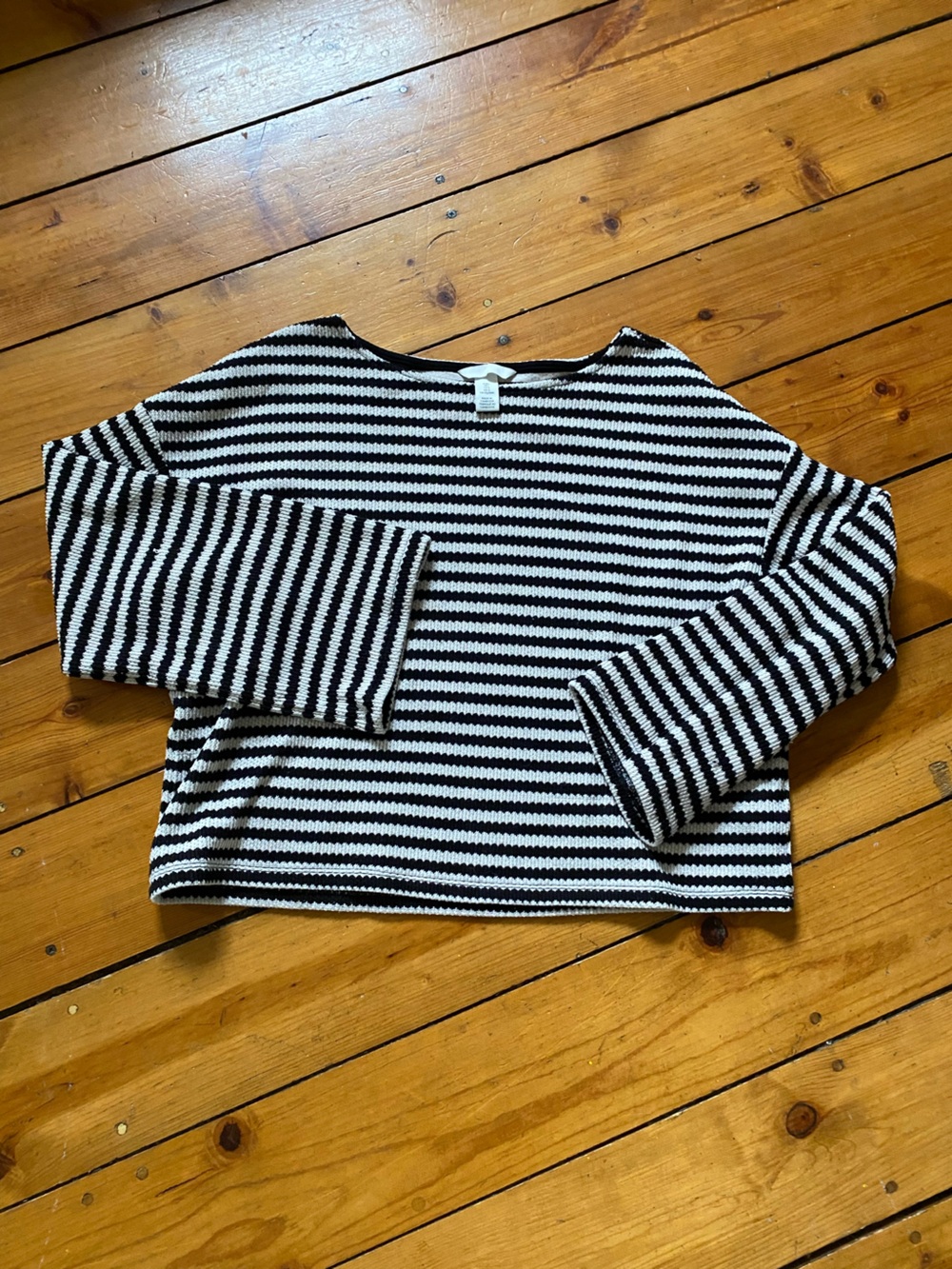 H&M Black and Cream Striped Knit sweater size Large